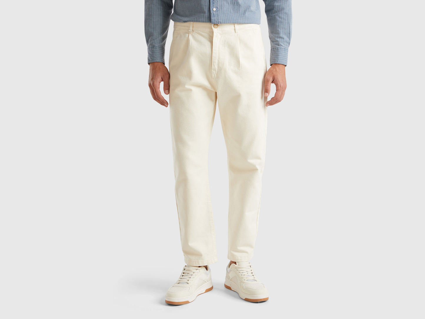 Carrot-cut trousers
