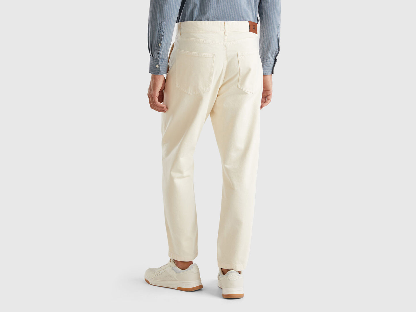 Carrot-cut trousers