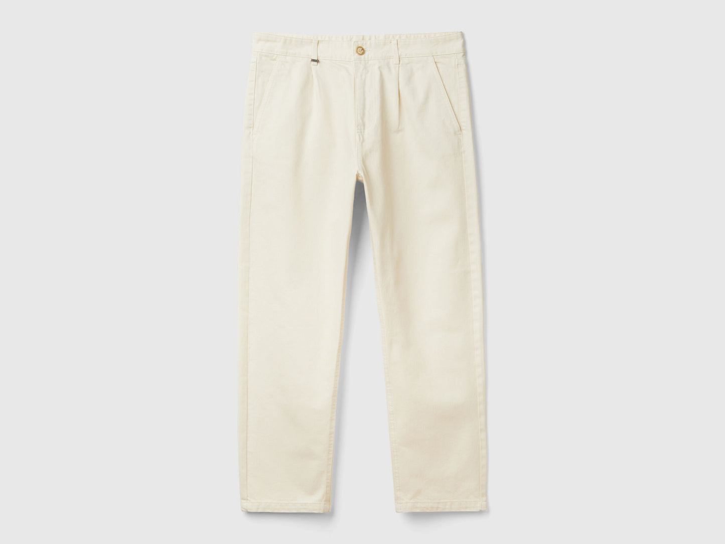 Carrot-cut trousers